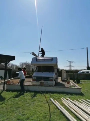 Montage des tipis chez grand ours chaman