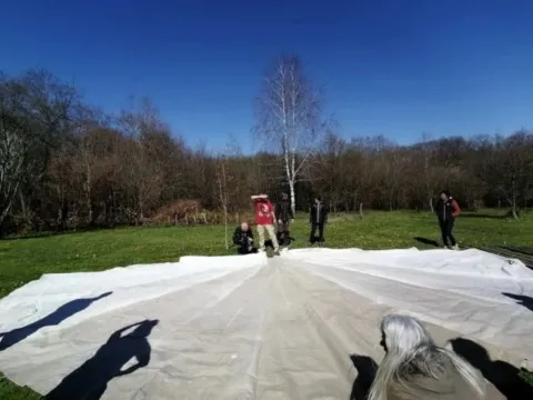 Montage des tipis chez grand ours chaman